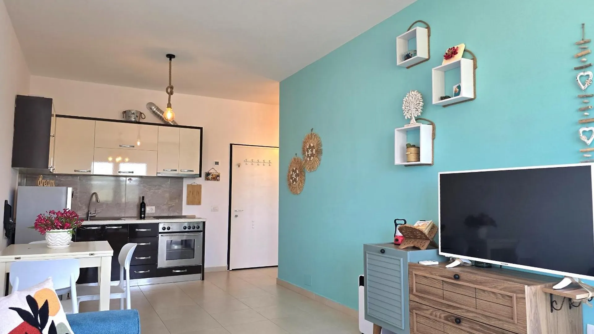 The Coastal Blue Apartment 125 Plazhi San Pietro 0*,  Albanien